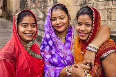 {image.media_title -> f:transform.html())} {image.copyright -> f:transform.html())}